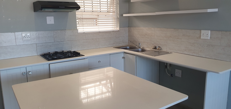 To Let 1 Bedroom Property for Rent in Northcliff Western Cape